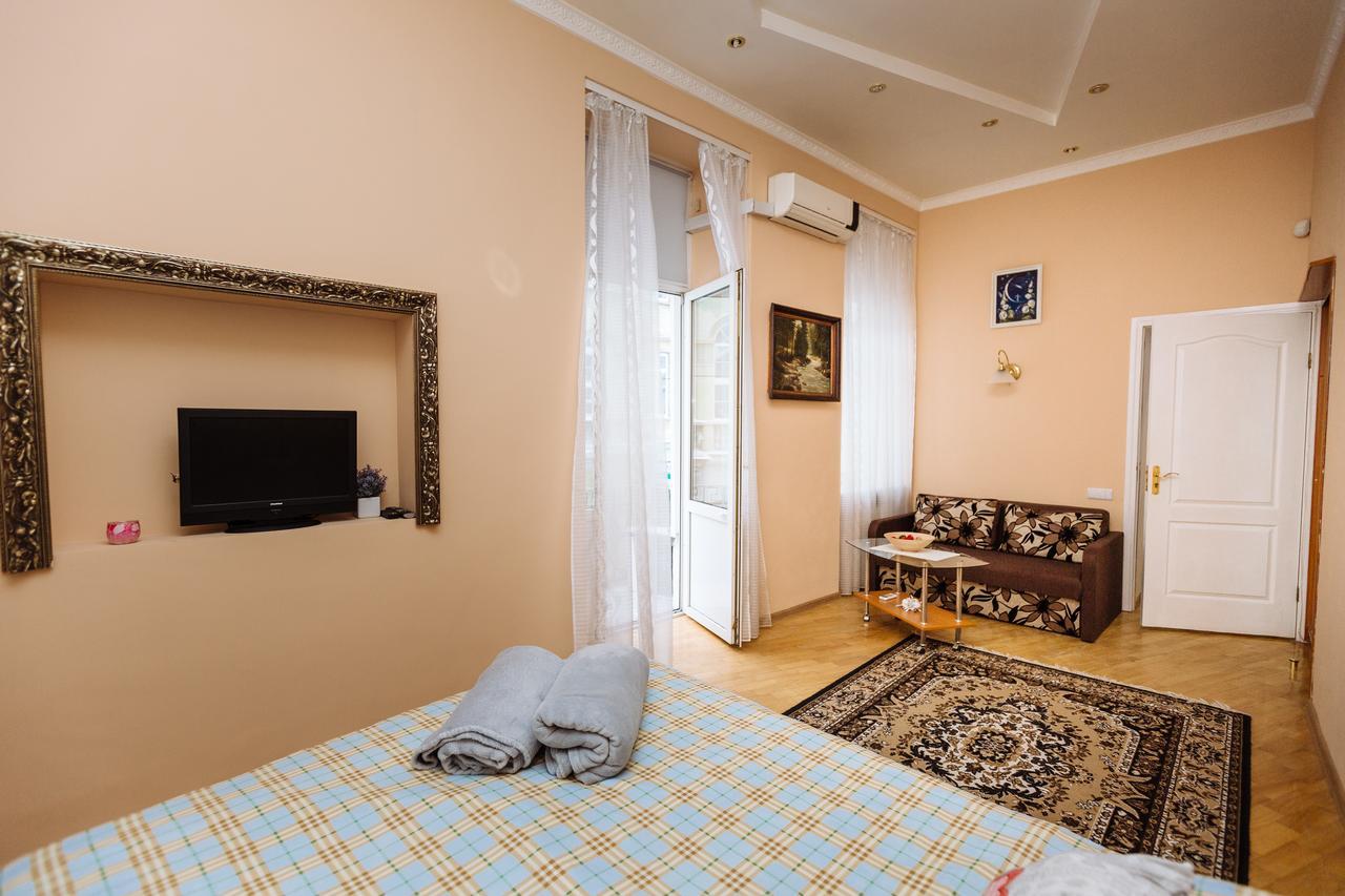 Apartments On Teatralna 26 Lviv Exterior photo